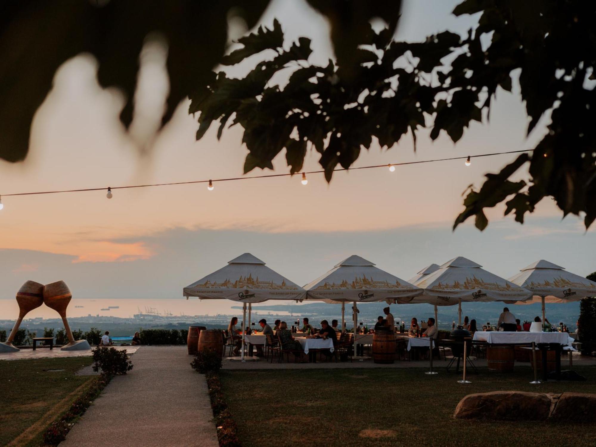 Wine Paradise - Glamping Resort Marezige Esterno foto